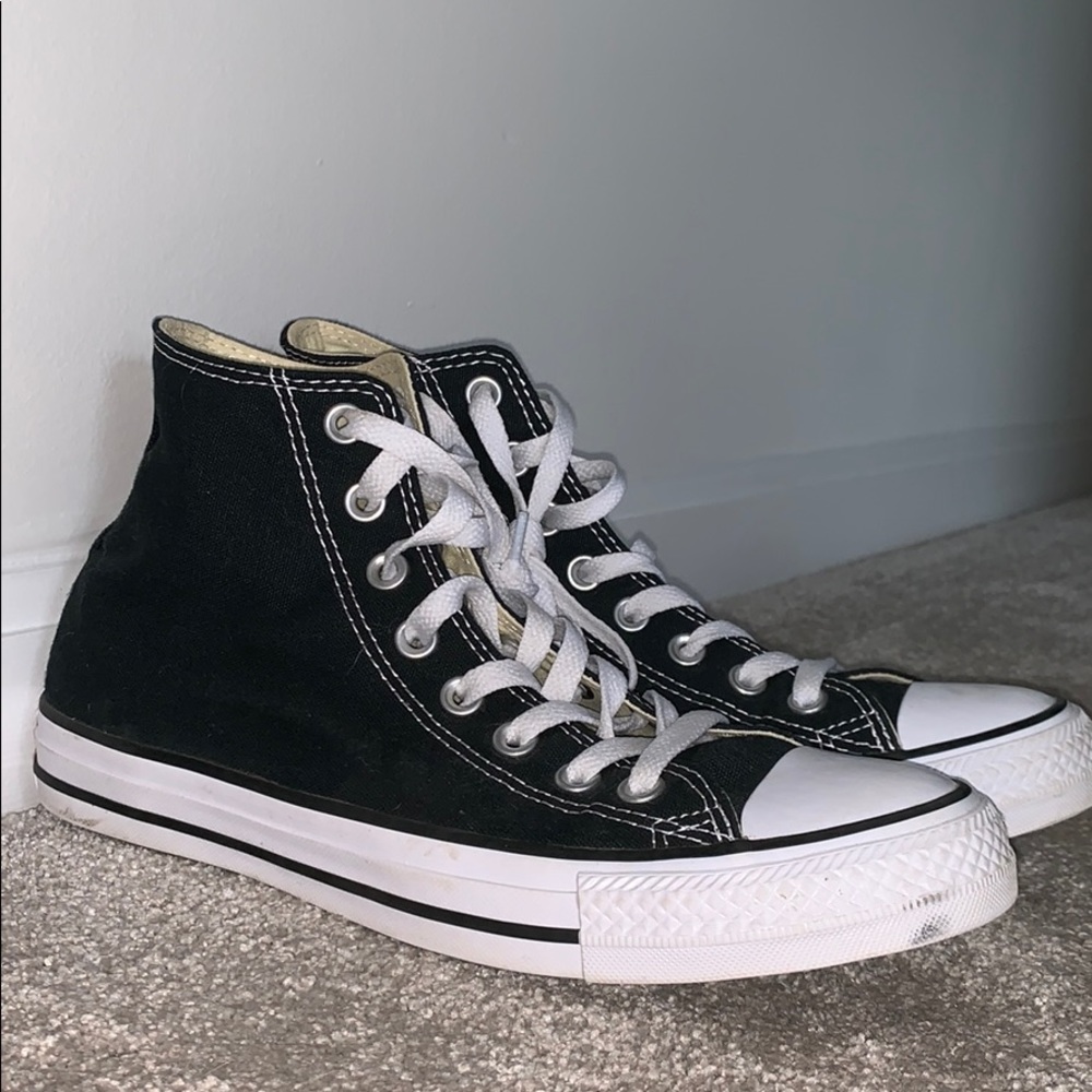 Women’s black converse
